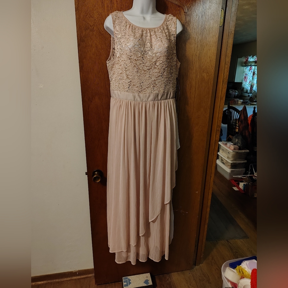 Chic Lace Sleeveless Wedding Dress